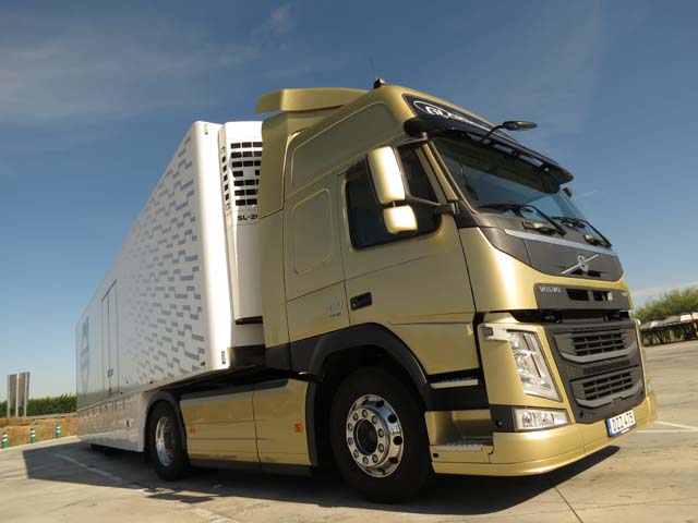 El motor D11 450 de este Volvo FM Euro 6 ofrece un rendimiento muy bueno a cambio de consumos ajustados.